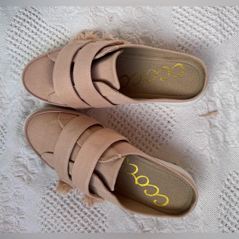 ✨ CCOCCI Blush Slip-On Sneakers – Size 8.5 ✨